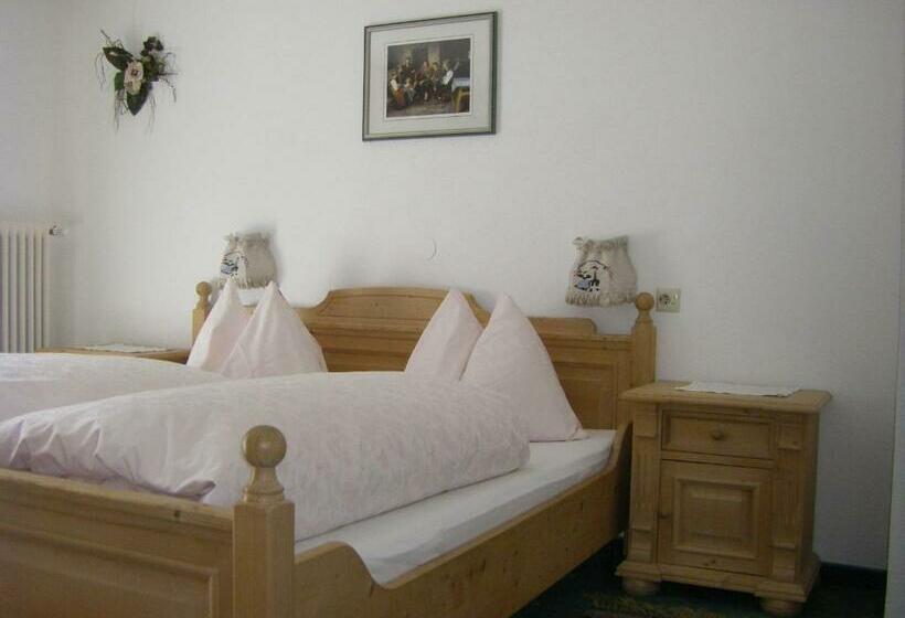 Номер Стандарт с Балконом, Haus Lärchenbrunn