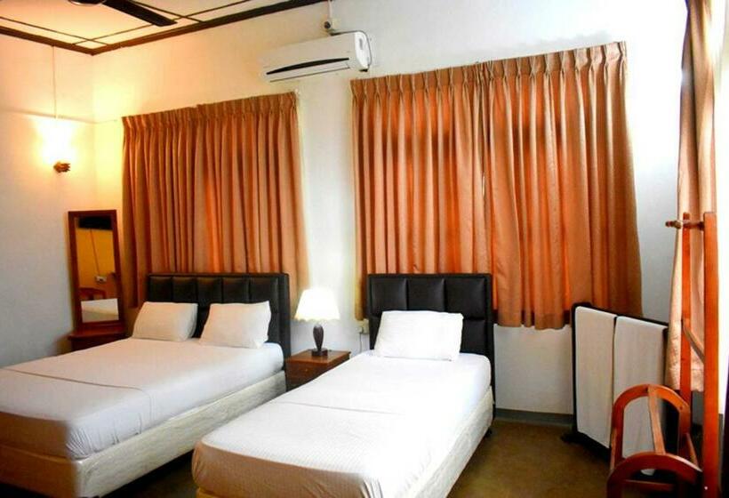 اتاق استاندارد سه نفره, Old Park Villa