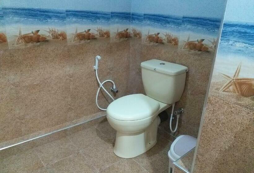 Quarto Triplo Basic, Sigiri Close Up View Guest