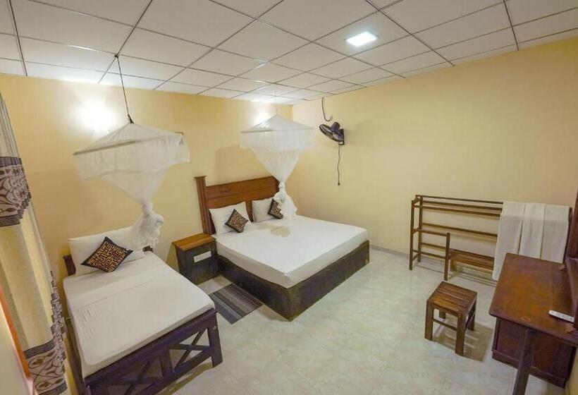 Quarto Triplo Basic, Sigiri Close Up View Guest