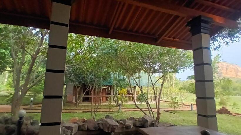 Quarto Estandard Vista Montanha, Sigiri Close Up View Guest