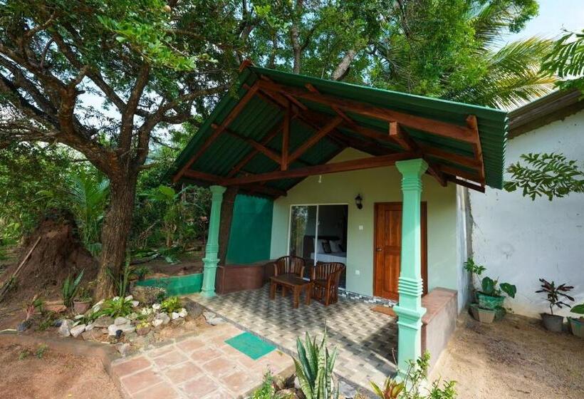 1 Sovrums Deluxe Villa, Sigiri Close Up View Guest