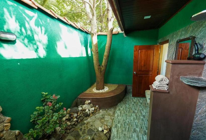 1 Sovrums Deluxe Villa, Sigiri Close Up View Guest