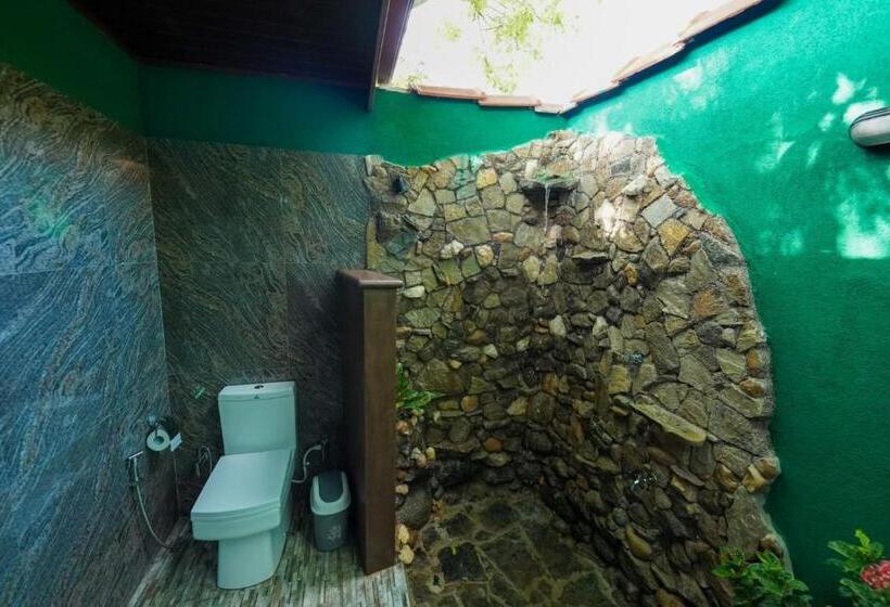 1 Sovrums Deluxe Villa, Sigiri Close Up View Guest