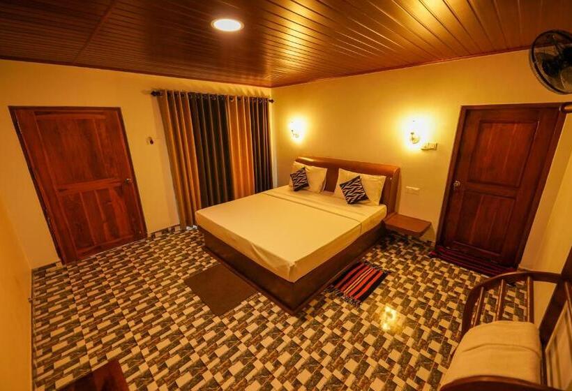 1 Sovrums Deluxe Villa, Sigiri Close Up View Guest