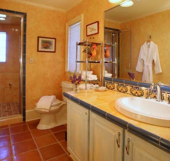 クイーンサイズベッドのスタンダードルーム, L Auberge Provencale Inn & Restaurant