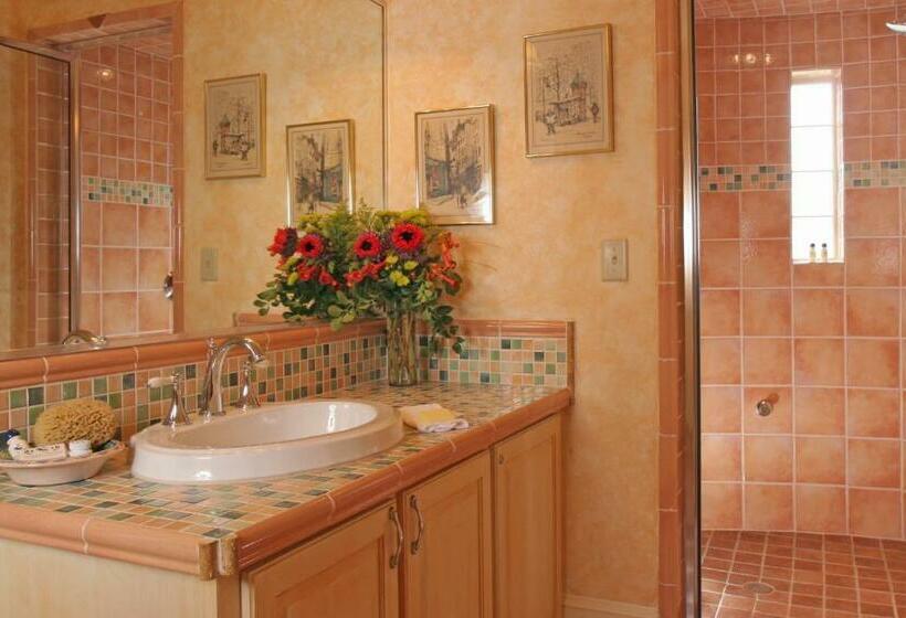 キングサイズベッドのスイートルーム, L Auberge Provencale Inn & Restaurant