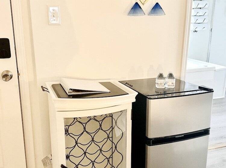 סוויטה דלוקס, Speedway Legacy Inn