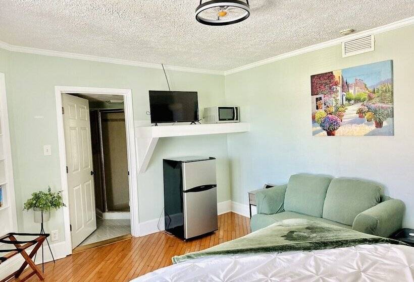 스위트, Speedway Legacy Inn