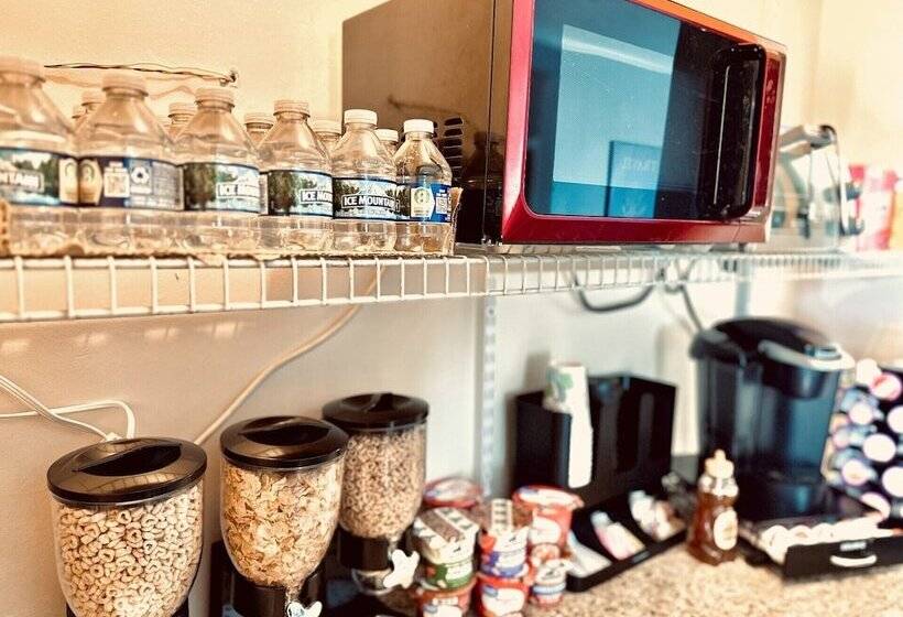 סוויטה, Speedway Legacy Inn