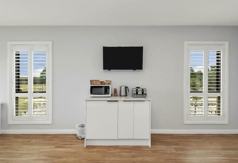 סוויטה משפחתית, The Oxley Estate