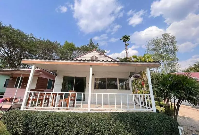 ファミリールーム, The Riverfront Reserve