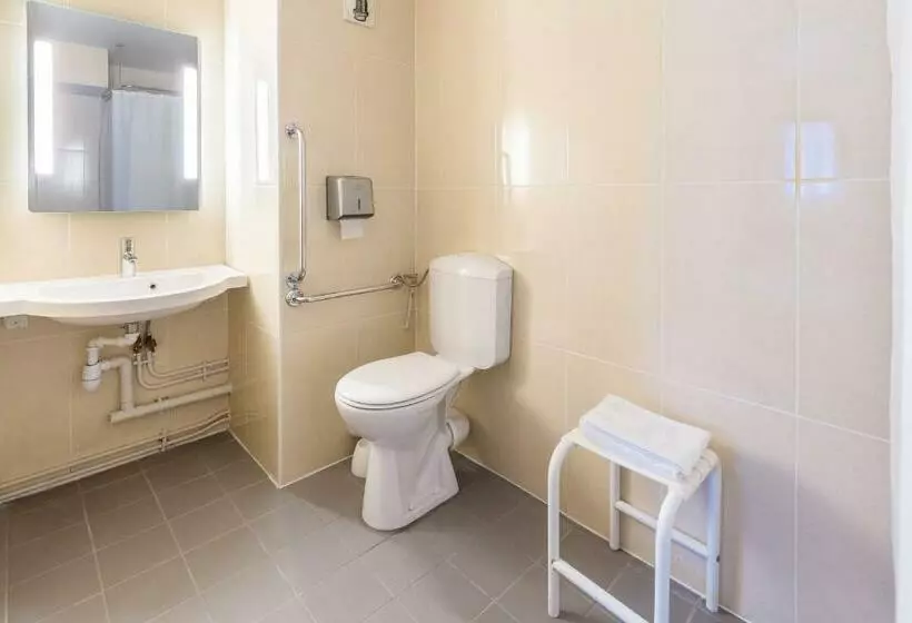 身障者適用スタンダードルーム, B&b Hotel Calais Coquelles Tunnel Sous La Manche