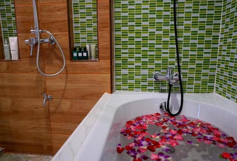 Sviitti Poreallas, Pace Residence Pattaya