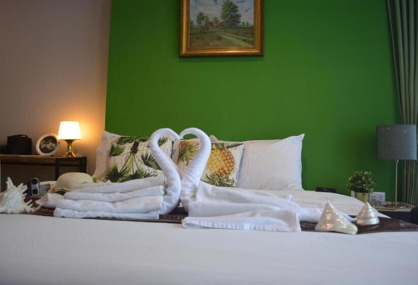 Sviitti Poreallas, Pace Residence Pattaya