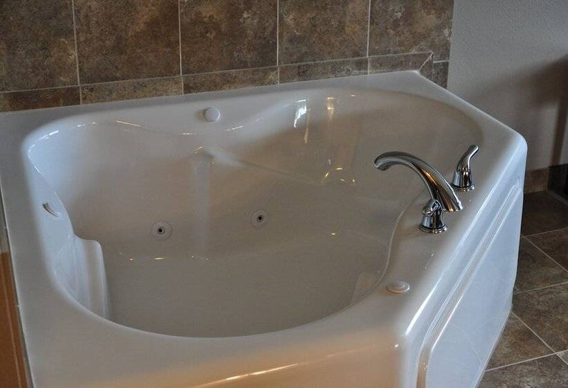 자쿠지 스위트, Qube Hotel Polk City