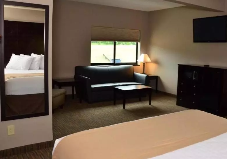 エクゼクティブスイート, Qube Hotel   Polk City
