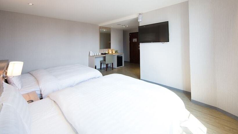 اتاق سوپریور چهار تخته, Smile 73