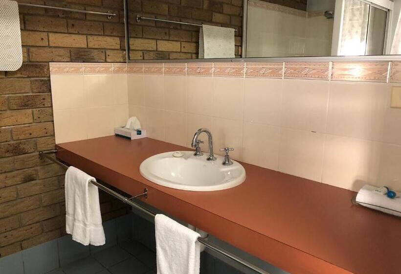 اتاق خانوادگی, True Blue Motor Inn