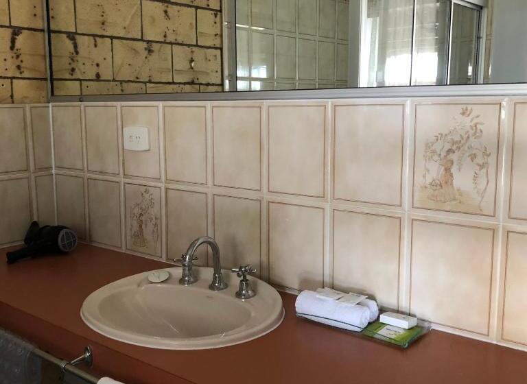 اتاق استاندارد, True Blue Motor Inn