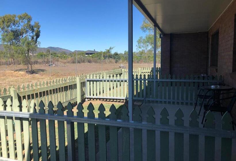 اتاق استاندارد با چشمانداز کوهستان, True Blue Motor Inn