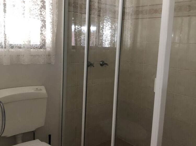 اتاق استاندارد, True Blue Motor Inn