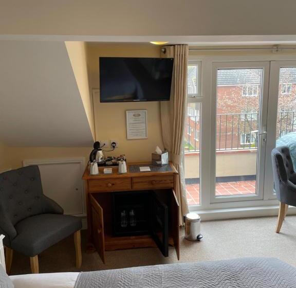 غرفة عائلية, The Courtyard Guest House