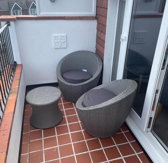 غرفة عائلية, The Courtyard Guest House