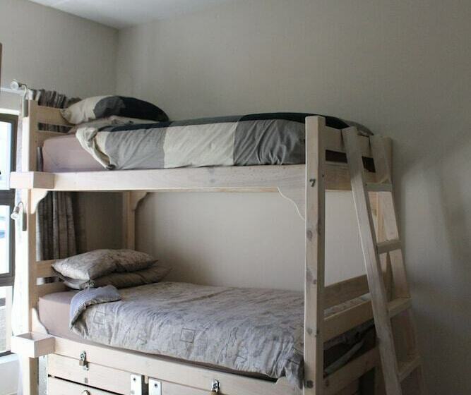 سرير فى غرفة مشتركه, @ Rosie S