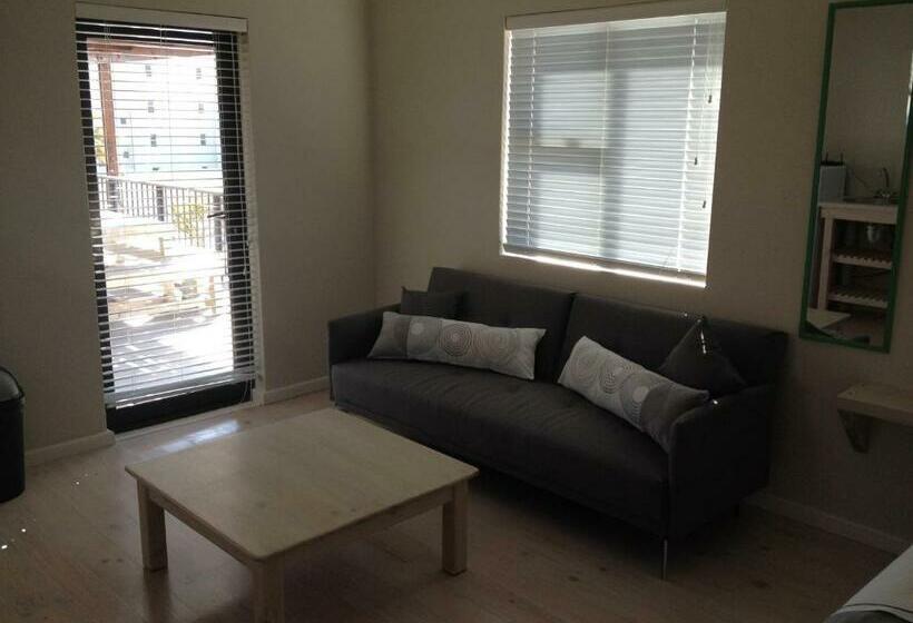 شقة غرفة واحدة, @ Rosie S