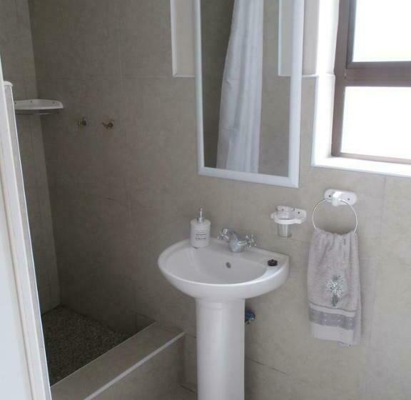 شقة غرفة واحدة, @ Rosie S