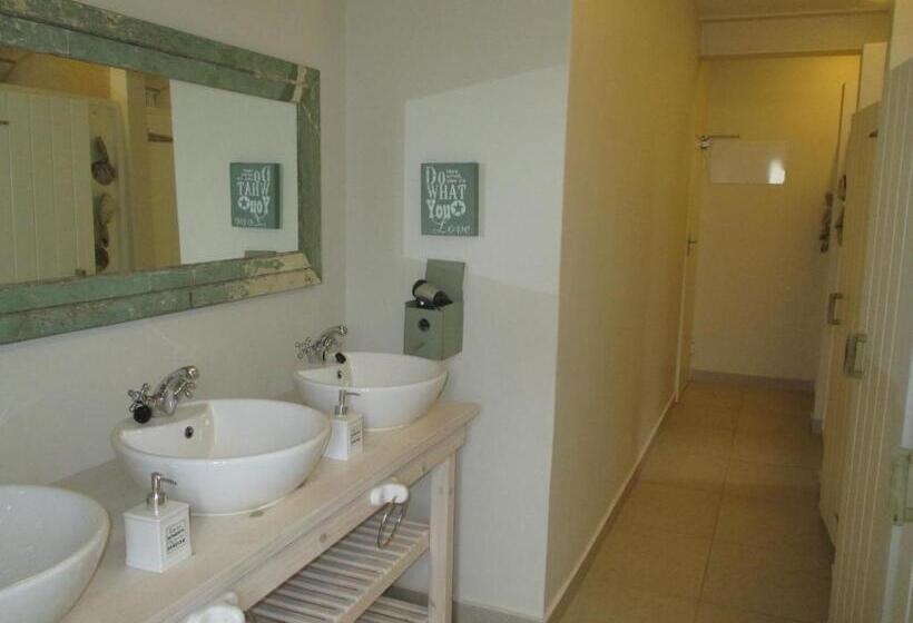 غرفة إقتصادية, @ Rosie S