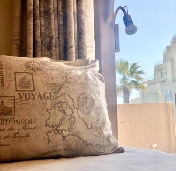 غرفة إقتصادية, @ Rosie S