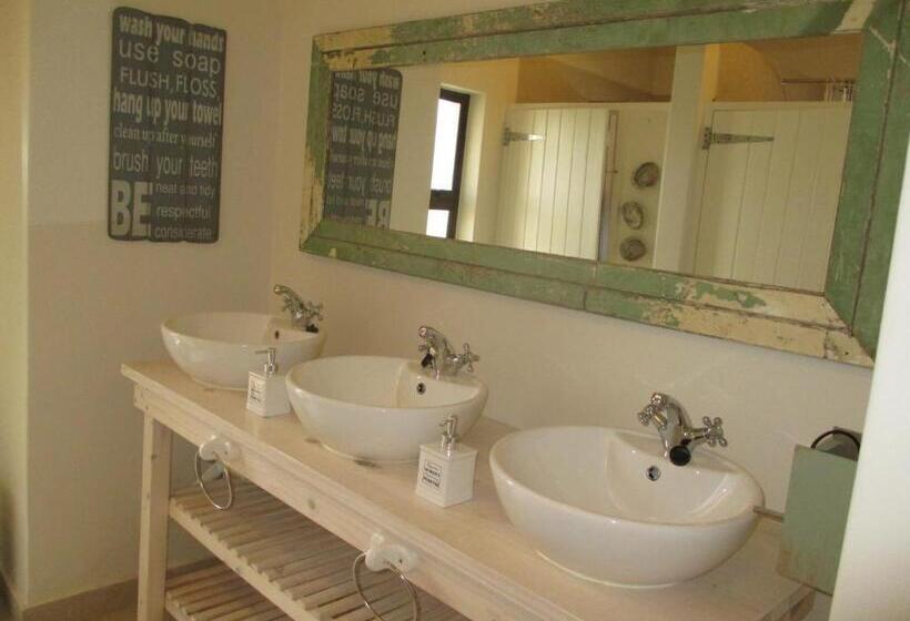 Кровать в Общей Комнате, @ Rosie S