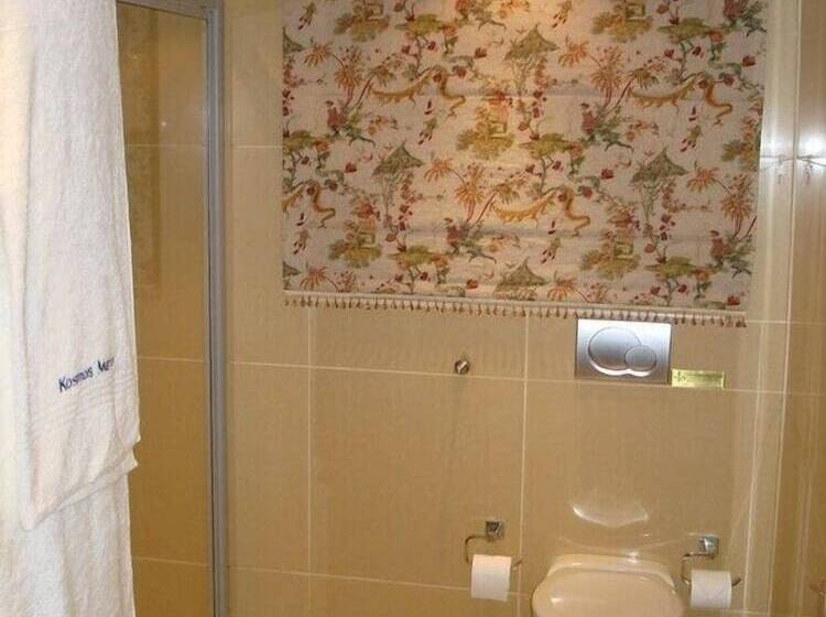 غرفة قياسية, Kosmos Manor