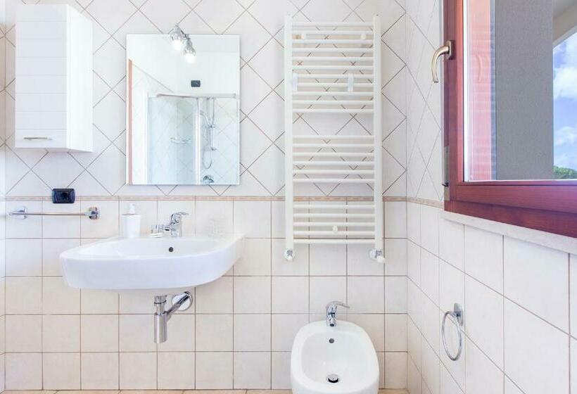 חדר סטנדרט לשלושה, Sun&sardinia