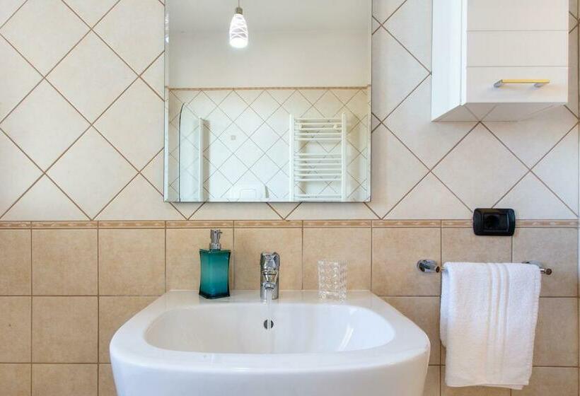 חדר סטנדרט לשלושה, Sun&sardinia