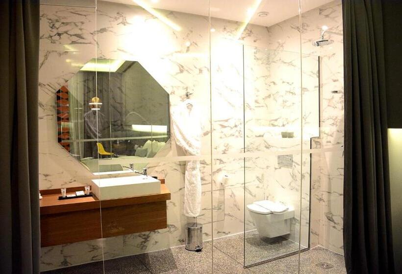 سوییت جونیور, Boutique Hotel Gauthier Restaurant Terrasse