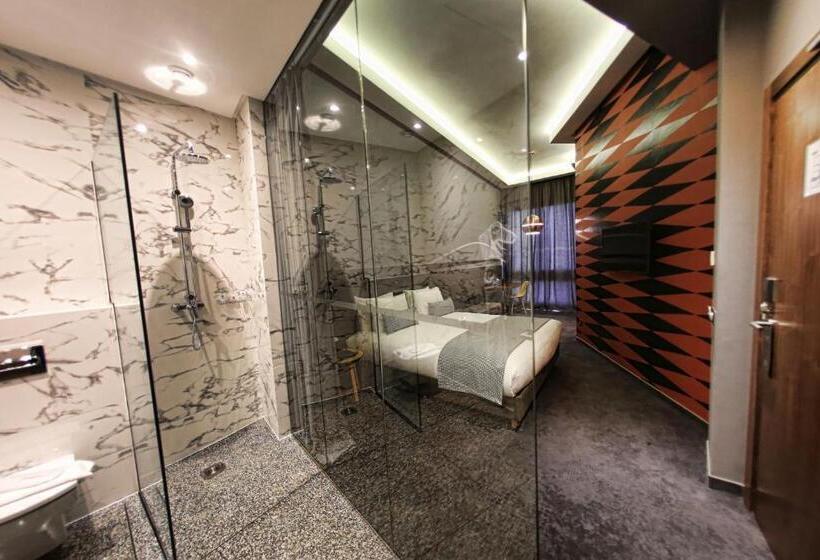 سوییت جونیور, Boutique Hotel Gauthier Restaurant Terrasse