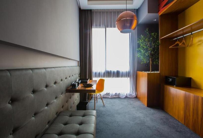 سوییت جونیور, Boutique Hotel Gauthier Restaurant Terrasse