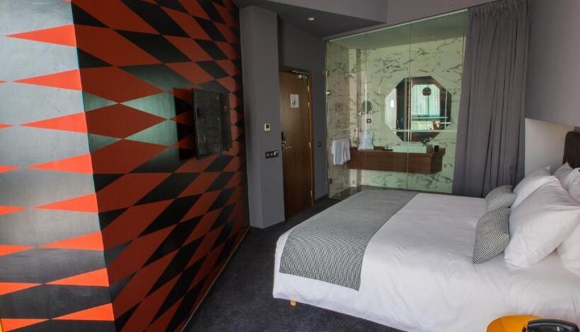 سوییت جونیور, Boutique Hotel Gauthier Restaurant Terrasse