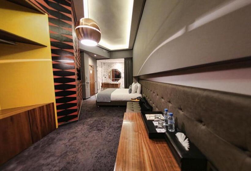 سوییت جونیور, Boutique Hotel Gauthier Restaurant Terrasse