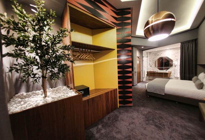 سوییت جونیور, Boutique Hotel Gauthier Restaurant Terrasse