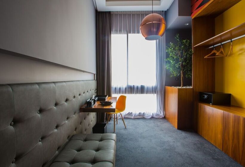 سوییت جونیور, Boutique Hotel Gauthier Restaurant Terrasse