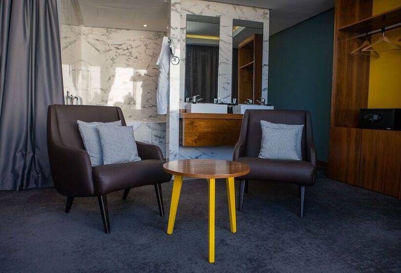 سوییت پرستیژ, Boutique Hotel Gauthier Restaurant Terrasse