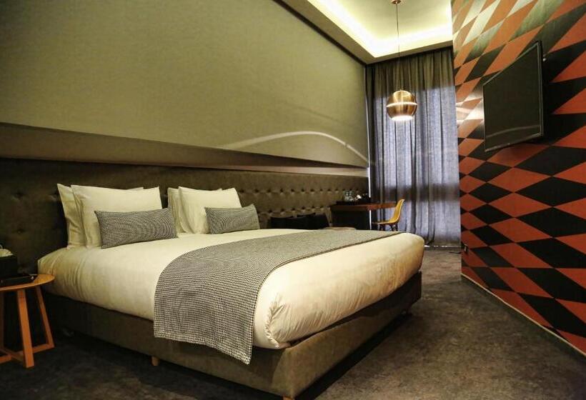 سوییت جونیور, Boutique Hotel Gauthier Restaurant Terrasse