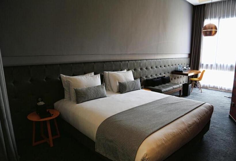 سوییت جونیور, Boutique Hotel Gauthier Restaurant Terrasse