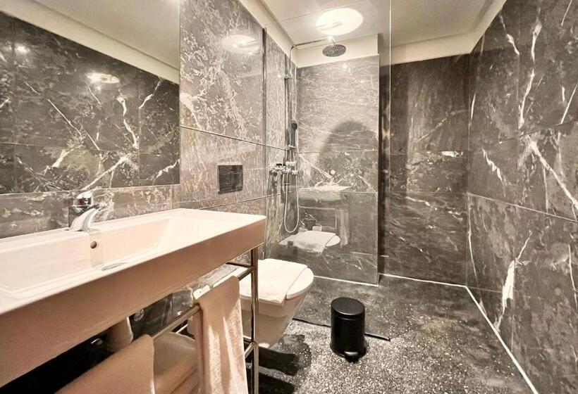 اتاق لوکس, Boutique Hotel Gauthier Restaurant Terrasse