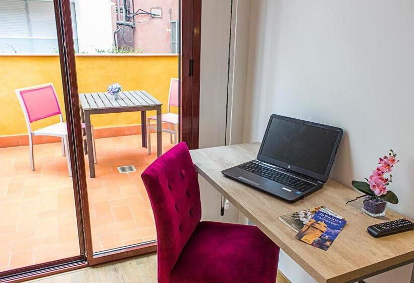 Superior Room with Terrace, Boutique Hostemplo Sagrada Familia