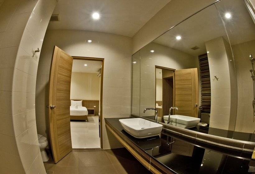 스탠다드 트리플 룸, Omg